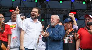 Governo apaga das redes transmissão de ato do 1º de maio após pedido de voto de Lula a Boulos; atitude é vedada pela lei eleitoral
