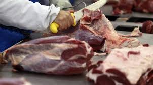 Exportação de carne bovina desacelera em junho e receita recua 11% em um ano, diz Abrafrigo