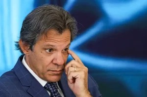 Haddad diz estar preocupado com mundo mais conservador