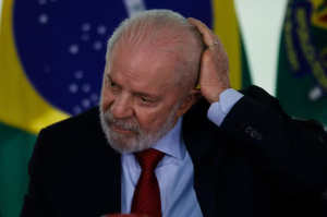 Lula ainda tem risco de sangramento intracraniano e deve repetir exames, dizem médicos