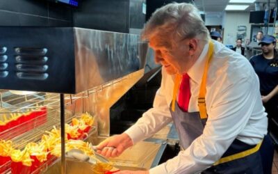 Trump serve batatas fritas em drive-thru do McDonald’s; ASSISTA