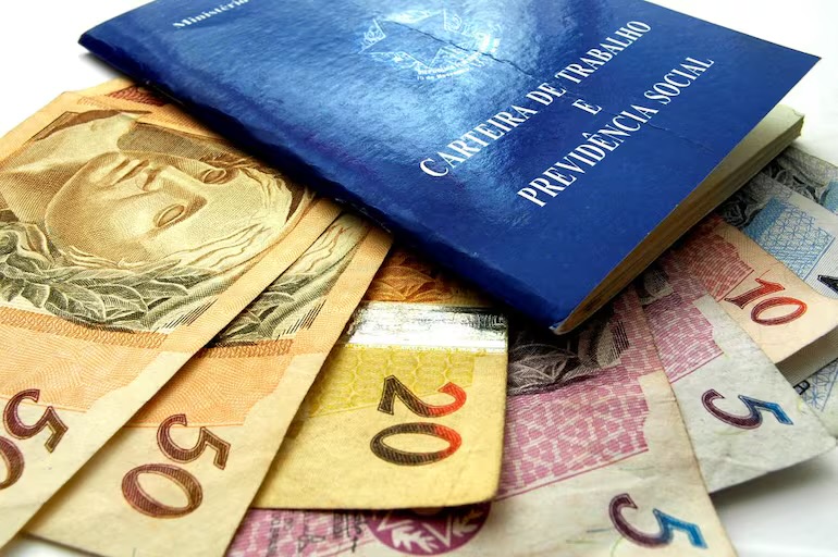 Pagamento do 13º salário, que começa neste mês, deve injetar R$ 321 bilhões na economia