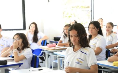 Professores da rede estadual paralisam atividades no segundo dia de aulas