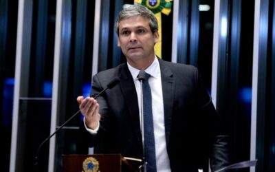 Líder do PT critica proposta que equipara facções criminosas a terroristas e alerta para risco de intervenção externa
